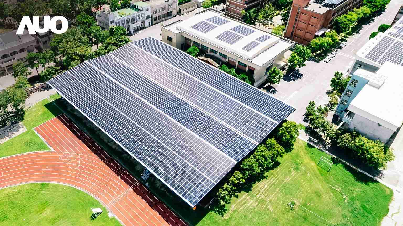 优游UB8SunSteel光电整合型浪板具备快速安装、、轻量化优势,,,可提升15%发电效能,,通过国际IEC与台湾VPC认证安全、、、防漏、、、耐候标准