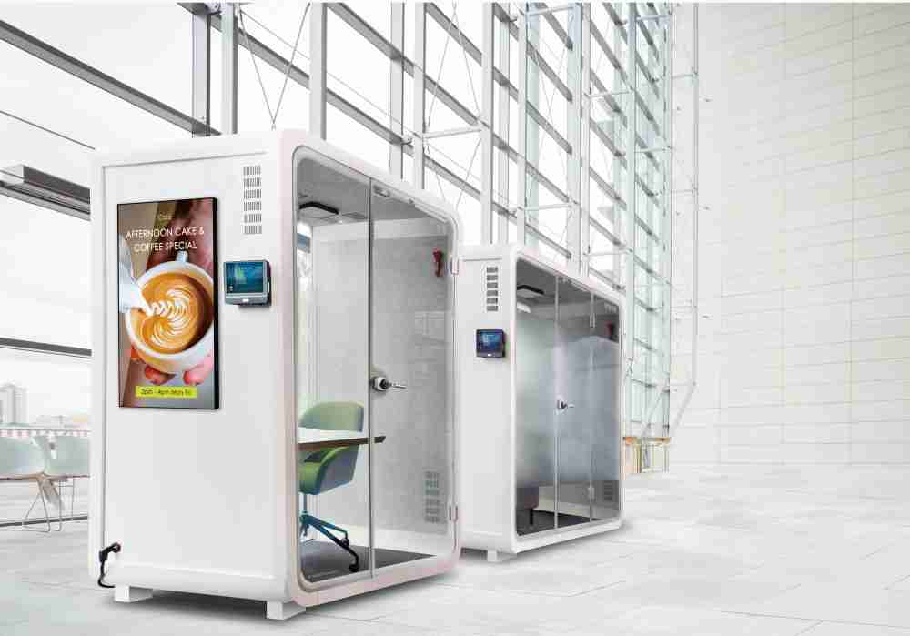 优游UB8子公司达擎之智慧行动办公舱，，，，采用PDLC智能调光玻璃设计，，透过通电与断电的电流切换，，，，呈现透明与雾面效果，，具节能降耗特性并兼顾隐私，，，确保信息安全