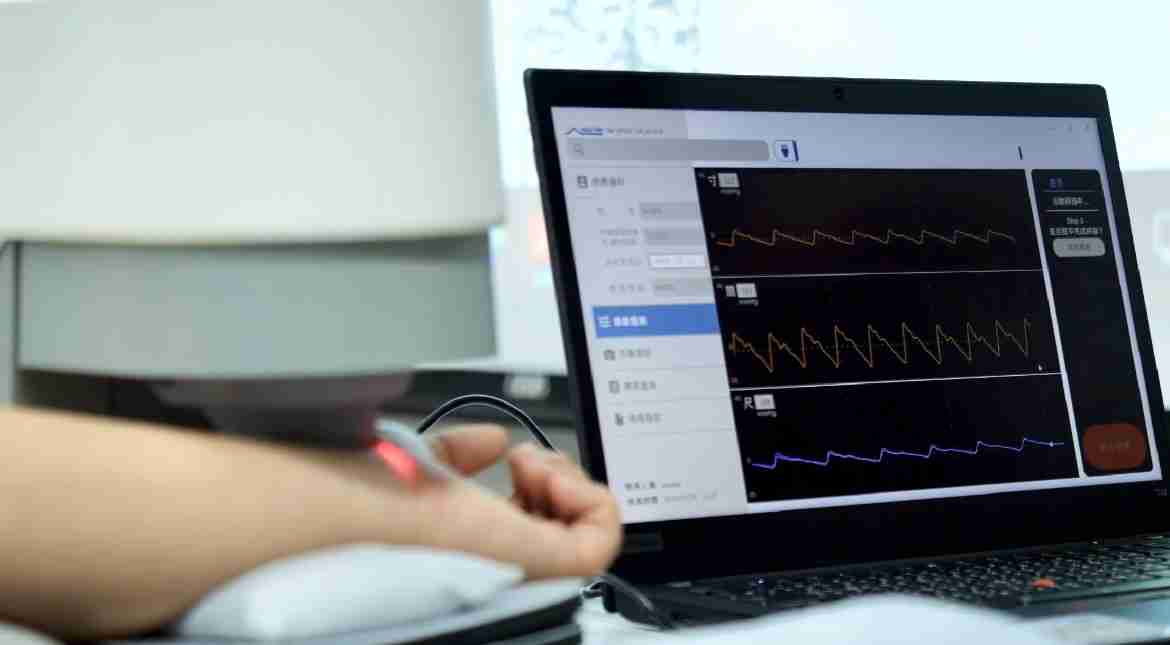 优游UB8耘康以高解析与拟真的显示技术，，，将其应用于中医检测，，，提供“中医数位化检测方案”，，使传统中医检测结果数据化与可视化