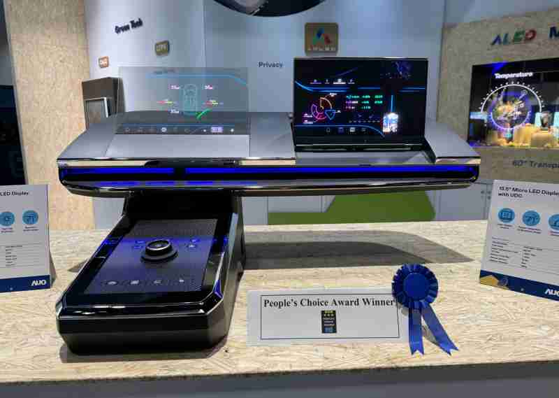 优游UB8车用Micro LED Display HMI解决方案获”最佳车用显示奖”，，，以用户为中心开发，，，针对前座驾驶与乘客设计兼具娱乐与安全的高画质屏幕，，，包含车舱前座的Micro LED透明屏幕及全球首款内建镜头的智慧Micro LED显示器